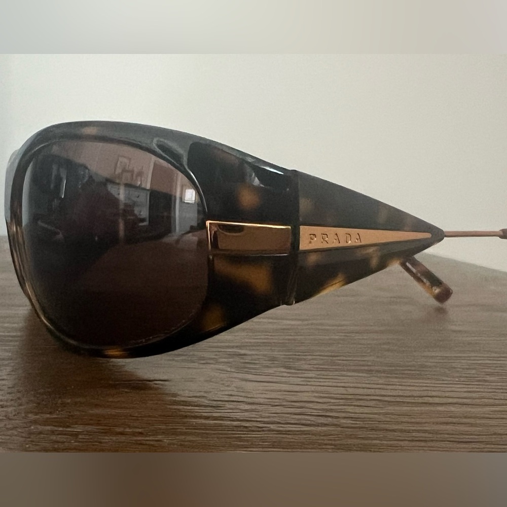 Prada vintage Tortoise Shell Sunglasses made in Italy - Picture 2 of 7